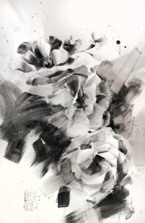 Rysunek węglem na papierze autorstwa Kariny Jaźwińskiej. Ekspresyjne studium kwiatów w odcieniach czerni i szarości, charakteryzujące się dynamicznymi pociągnięciami węgla. Współczesny rysunek figuralny, dostępny w ofercie internetowej galerii sztuki Galeria Wiele Sztuki.