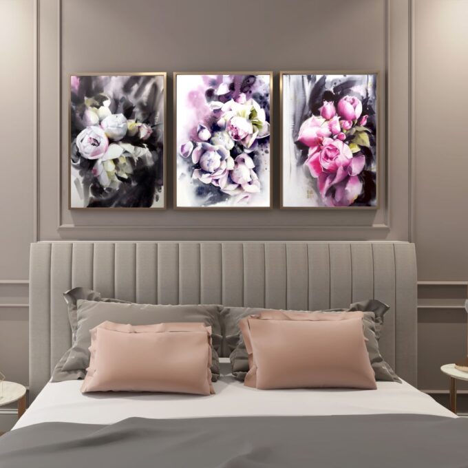 Galeria Wiele Sztuki, piękne trzy obrazy akwarelowe w delikatnych kolorach przedstawiające kwiaty