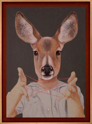 Galeria Wiele Sztuki, Lech Bator, obraz akrylowy „Neo-lina” (2022). Surrealistyczny, frontalny portret ludzkiej postaci z głową sarny. Polskie malarstwo współczesne.