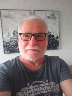 Zdjęcia malarza Andrzeja Fronczaka, nowego artysty w naszej Galerii Wiele Sztuki 