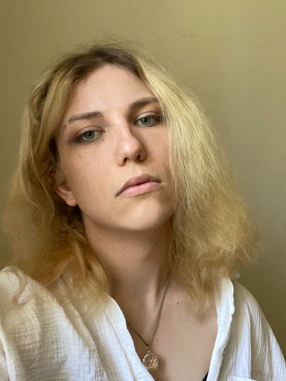 Galeria Wiele Sztuki, zdjęcie profilowe artystki Ashley Stańczyk do biogramu artystki na stronie galerii.