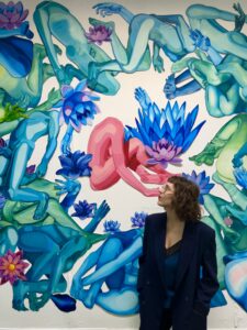 Galeria Wiele Sztuki, zdjęcie artystki Jagody Laprus na tej jej obrazu 