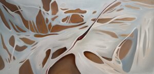 Prezentowany obraz jest abstrakcyjną kompozycją, przypominającą struktury morskiej piany. Nie ma na nim wyraźnego centralnego punktu ani rozpoznawalnych przedmiotów. Kształty i kolory są rozmieszczone na powierzchni obrazu w sposób niezorganizowany i chaotyczny. Brak symetrii i równowagi potęguje uczucie dynamiczności i niestabilności. Dominujące kolory to brudny żółty, beżowy, trochę brązów, niebieskości i szarości.