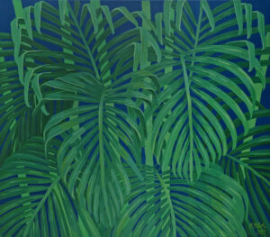 Obraz przedstawia palmowe liście przedstawione na jednolitym, niebieskim tle. Liście są głównym elementem tej kompozycji i zajmują większą część powierzchni obrazu. Są one zielone i występują w różnych odcieniach, od jasnej szmaragdowej po ciemną butelkową zieleń. Liście mają różne kształty i rozmiary, od owalnych po lancetowate.