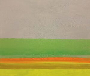 „Nadwiślański Wał”. Obraz powstał w 2023 roku w Kazimierzu nad Wisłą podczas XII Kazimierskiej Pleneriady Uczelni Artystycznych. To minimalistyczne, lecz niezwykle wyraziste dzieło, które zachwyca prostotą formy i bogactwem interpretacji. Obraz jest podzielony na barwne poziome pasy, tworzące wyraźną horyzontalną stratyfikację kompozycji. W połączeniu z widoczną pracą pędzla nadaje to dziełu wyrazu spokoju i równowagi, a jednocześnie pewnej lekkości i wrażenia ruchu. To zabieg charakterystyczny dla impresjonizmu, który pozwala uchwycić ulotność chwili. W palecie obrazu dominują odcienie szarości, zieleni i żółci, które są charakterystyczne dla nadwiślańskich krajobrazów. Te stonowane kolory tworzą harmonijną całość i podkreślają surową urodę natury.