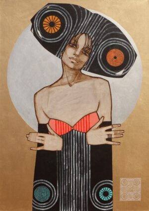 Zdjęcie przedstawia obraz wykonany w technice akrylowej, namalowany przez warszawskiego malarza Michała Wareckiego. Jest to portret młodej kobiety przedstawionej w sposób minimalistyczny, ale jednocześnie bardzo wyrazisty. Jej twarz jest delikatnie zarysowana, a spojrzenie skierowane jest w dal, jakby zagłębiona była we własnych myślach. Modelka przedstawiona jest w pozie statycznej, ramiona ma skrzyżowane na piersiach, co może sugerować zamknięcie w sobie lub pewną rezerwę.