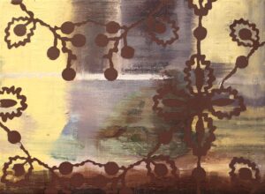 Obraz olejny Bożeny Paluch „Za firanką I”. Tematem obrazu jest okno przesłonięte wzorzystą firanką. Artystka skupiła się na oddaniu wrażenia ruchu i lekkości materiału, który porusza się na wietrze. Widoczne są fragmenty koronki, które tworzą dynamiczne, płynne linie na powierzchni obrazu. Pierwszy plan zajmuje wzorzysta tkanina, która częściowo zasłania tło. Na parapecie, za firanką, dostrzegamy rozmyte kształty przedmiotów, na które pada światło. Kompozycja jest skoncentrowana na centralnym motywie okna i firany, a pozostałe elementy obrazu stanowią tło i dopełnienie całości.