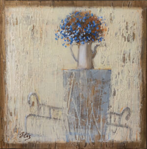 Na zdjęciu jest obraz akrylowy autorstwa białoruskiej malarki Eleanory Bubashkiny, przedstawiający martwą naturę. Obraz przedstawia martwą naturę w postaci bukietu biało-pomarańczowo-niebieskich delikatnych kwiatów umieszczonych w wazonie stojącym na niewielkim stoliku. Kompozycja jest prosta i zrównoważona, a tło rozmyte, co sprawia, że uwagę skupiają przede wszystkim kwiaty.