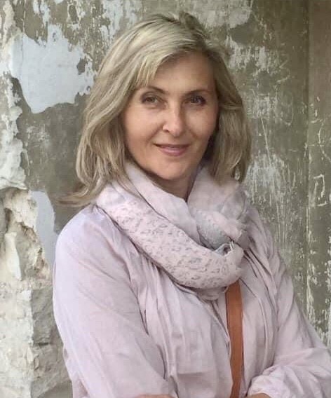 Zdjęcie pochodzącej z Białorusi malarki Eleonory Bubashkiny do profilu artystki w sklepi internetowej Galerii Wiele Sztuki