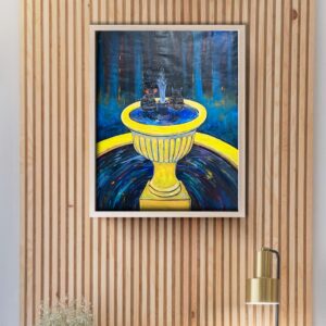 Na zdjęciu jest wizualizacja we wnętrzu obrazu akrylowego autorstwa płockiej malarki Katarzyny Bąkowskiej-Roszkowskiej. Obraz przedstawia intrygującą i wielowymiarową scenę, która zmusza widza do głębszej refleksji. W centrum widzimy jasno żółtą fontannę, w której siedzą jak w jacuzzi dwa owady. Najwyraźniej cieszą się tą chwilą i swobodnie relaksują po całym, długim letnim dniu. Ludzie poszli już do domów, i nareszcie jest trochę czasu i swobody dla nich.. Obraz jest dostępny w Galerii Wiele Sztuki.