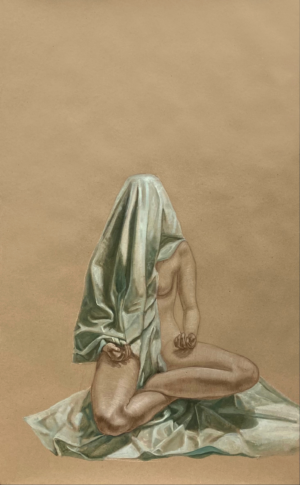 Rysunek przedstawiający siedzącą w pozycji lotosu kobietę, częściowo nakrytą tkaniną. Modelka jest przedstawiona na tle jednolitego, beżowego tła. Praca jest dostępna w Galerii Wiele Sztuki.