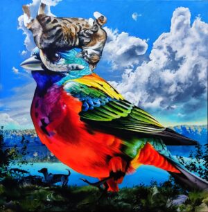 Akrylowy obraz Anny Malinowskiej, przedstawiający wielkiego ptaka o jaskrawym upierzeniu (czerwień, zieleń, błękit) z kotem o pręgowanej sierści na głowie, na tle błękitnego nieba z białymi chmurami i zielonym krajobrazem z psem. Dostępny w Galerii Wiele Sztuki.