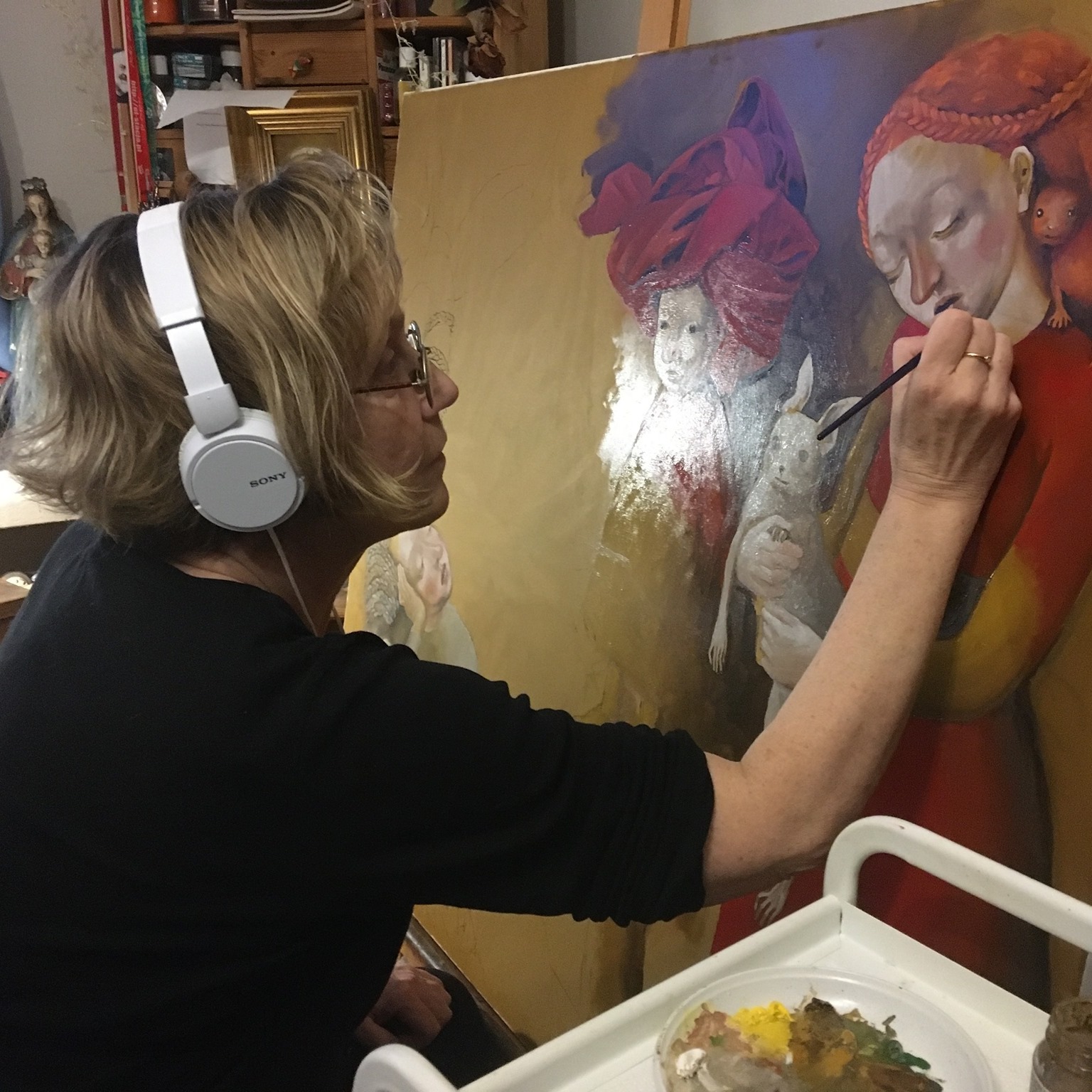 Zdjęcie artystki Katarzyny Słowiańskiej-Kucz do profilu artystki na stronie sklepu Internetowego prowadzonego przez Galerię Wiele Sztuki.