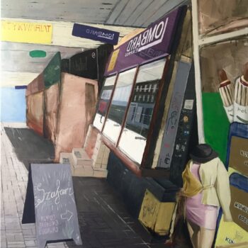 Obraz olejny "Ulica Gwarna” autorstwa Mateusza Drozdowskiego w stylu realizmu współczesnego, o bogatej gamie kolorystycznej. Obraz przedstawia fragment poznańskiej ulicy Gwarnej, stanowiącej łącznik handlowo-usługowy w centrum miasta. Obraz dostępny w Galerii Wiele Sztuki.