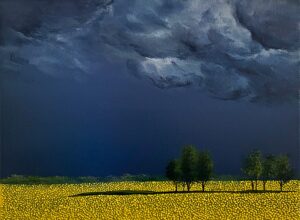 Jacek Malinowski 'Paesaggio IV' – oryginalny obraz olejny na płótnie, 40x30 cm. Współczesny pejzaż przedstawiający pole żółtych kwiatów pod dramatycznym, ciemnym niebem, z rzędem drzew na horyzoncie. Dostępny w Galerii Wiele Sztuki. Sztuka współczesna, malarstwo polskie, pejzaż, kupuj sztukę on-line.