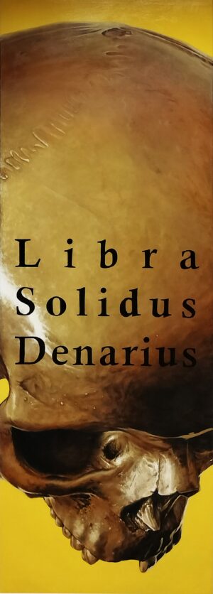 Galeria Wiele Sztuki, obraz olejny „LSD” (2024) autorstwa Pawła Franciszka Jaskuły. Pionowa martwa natura z gatunku vanitas, przedstawiająca ludzką czaszkę w złotobrązowym kolorze, ukazaną w silnym skrócie perspektywicznym od góry. Na czole czaszki widnieje czarny napis: „Libra Solidus Denarius”. Tło jest jednolite, w kolorze intensywnej żółci. Galeria on-line, sztuka współczesna, najlepsze polskie obrazy.