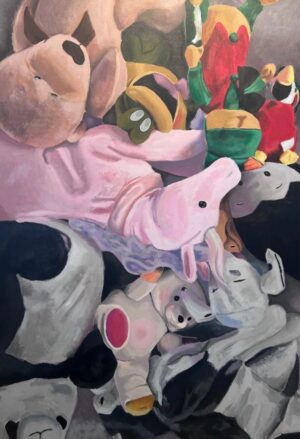 Ułożone w stos pluszowe zabawki: różowy jednorożec, brązowy miś, zielony elf i inne, z symbolicznego obrazu akrylowego Julii Matusiak „Wszyscy moi przyjaciele nie żyją”. Dostępny w ofercie Galeria Wiele Sztuki. Julia Matusiak, Galeria Wiele Sztuki, obraz akrylowy, sztuka współczesna, malarstwo figuratywne, przemijanie, wspomnienia, dzieciństwo, emocje, głębokie przesłanie.