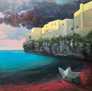 Galeria Wiele Sztuki, Obraz akrylowy „Wypłynąć przed zmierzchem” autorstwa Katarzyny Bąkowskiej-Roszkowskiej. Realizm magiczny, przedstawiający nadmorski pejzaż ze skalistym klifem i miastem. Na czerwonej plaży stoi papierowa łódka i małe, owadzie postacie. Na niebie zbierają się ciemne, burzowe chmury. Sztuka współczesna, Galeria on-line.