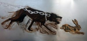 Obraz olejny „Pies z powyłamywanymi nogami” (2025) autorstwa Nikoli Kingi Woźniak. Monumentalne (250x140 cm) dzieło na blasze ocynkowanej, przedstawia psa na łańcuchu w konfrontacji z zającem. Ekspresyjne, symboliczne malarstwo o przemocy wobec zwierząt, dostępne w Galerii Wiele Sztuki.