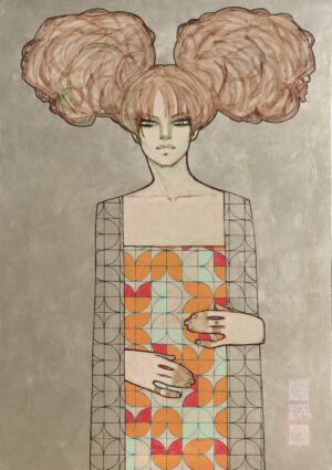 Współczesny obraz akrylowy 'Dama bez saksofonu' Michała Wareckiego, portret kobiety w sukni z geometrycznym ornamentem na srebrnym tle, inspiracja stylem Gustava Klimta, Galeria Wiele Sztuki.