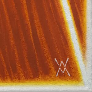 Fragment obrazu olejnego Macieja Wichnowskiego „Na linie”. Widoczna sygnatura malarza: drukowane litery M i W ułożone jedna nad drugą. Obraz dostępny w ofercie Galerii Wiele Sztuki.