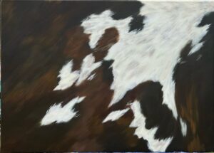 Galeria Wiele Sztuki prezentuje obraz olejny Sary Susmend „Bydło”. Kompozycja o wymiarach 40x45 cm ukazuje zbliżenie na fragment cętkowanej skóry zwierzęcej, utrzymane w dynamicznej, niemal abstrakcyjnej estetyce.