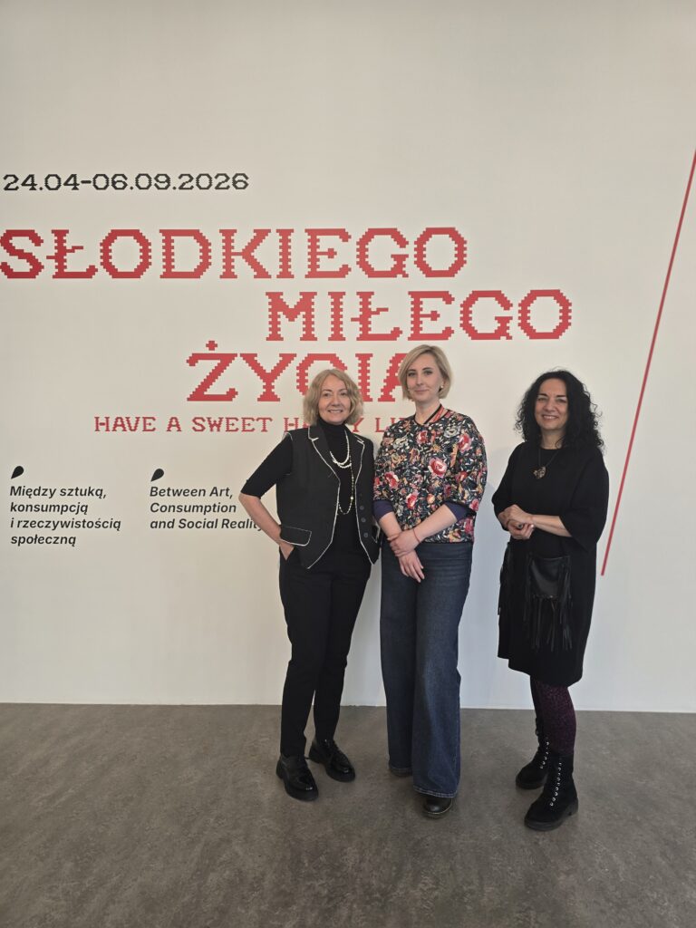 Galeria Wiele Sztuki, wystawa Słodkiego Miłego Życia, CSW Znaki Czasu w Toruniu, polska sztuka współczesna, galeria sztuki online, obrazy na sprzedaż.