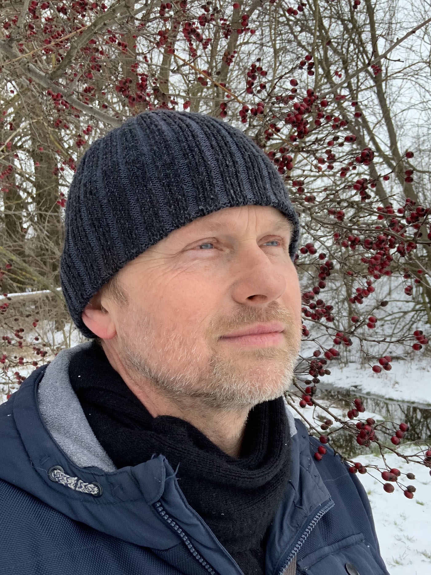 Zdjęcie lubelskiego malarza Piotra Tymochowicza do biogramu artysty na stronie internetowej Galerii Wiele Sztuki.